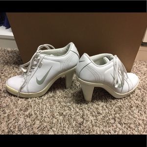 RARE Nike HEELS! Size 10